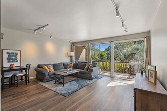 Building Photo - 954 Lea Dr