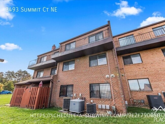 Building Photo - Spacious Condo minutes away from Costco