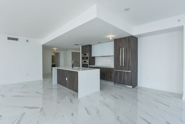 Foto del edificio - 488 NE 18th St