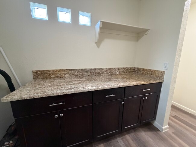 Building Photo - 216 Veranda Rd NW