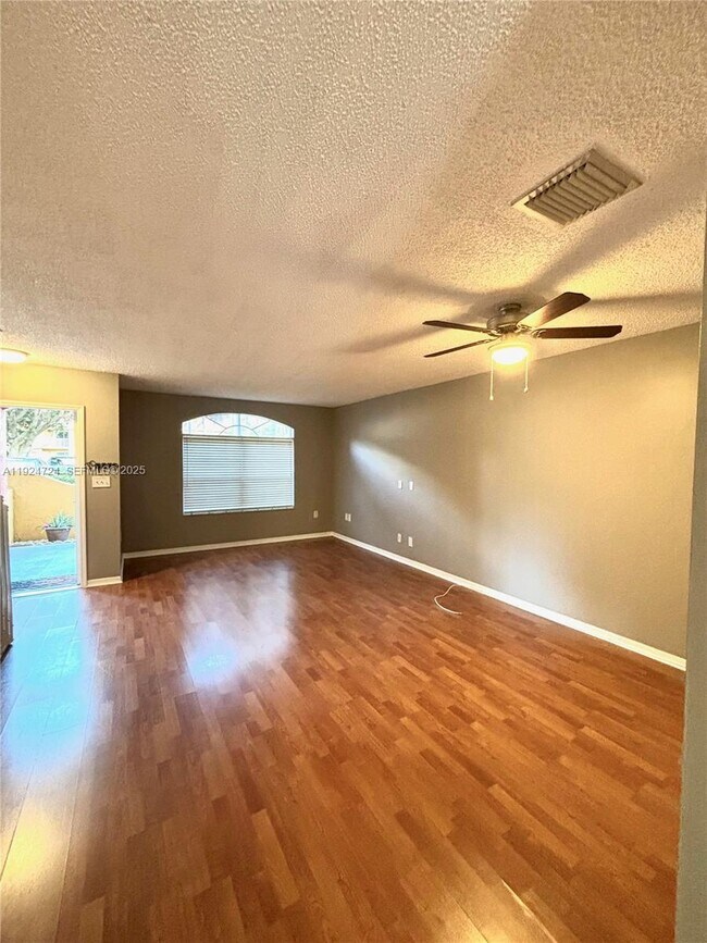 Foto del edificio - 6965 NW 173rd Dr