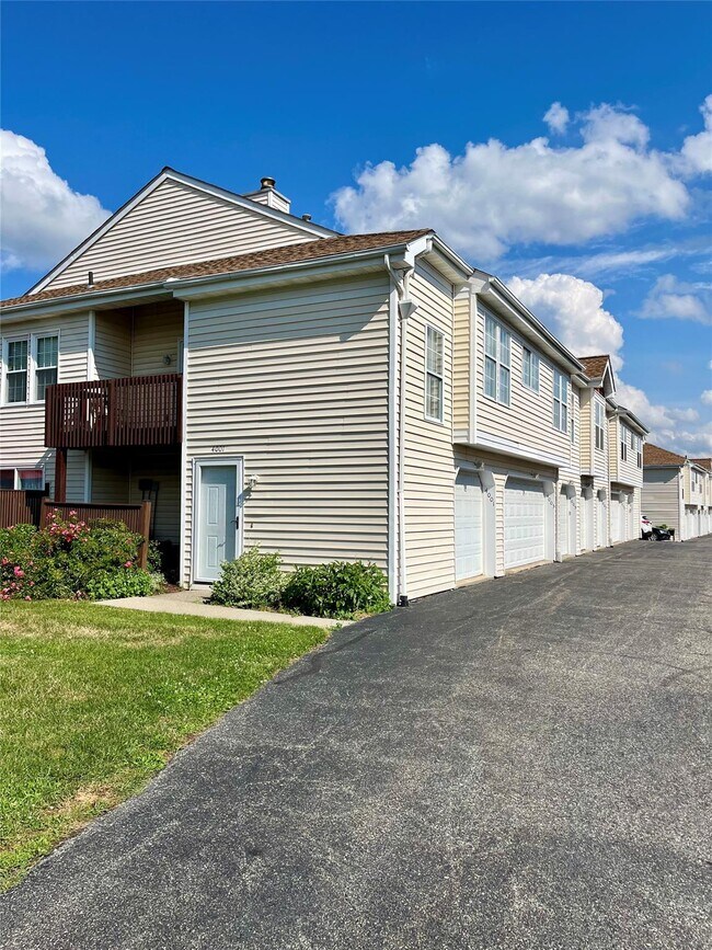 Foto del edificio - 4001 Whispering Hills Dr