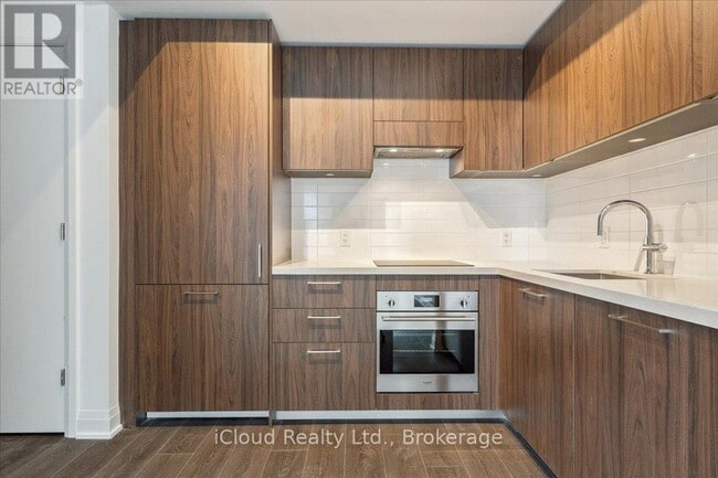 Photo du bâtiment - 33 Frederick Todd Wy