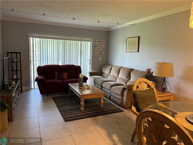 Foto del edificio - 981 Hillcrest Ct