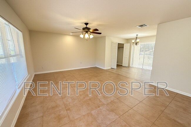 Building Photo - 2009 Lady Ave