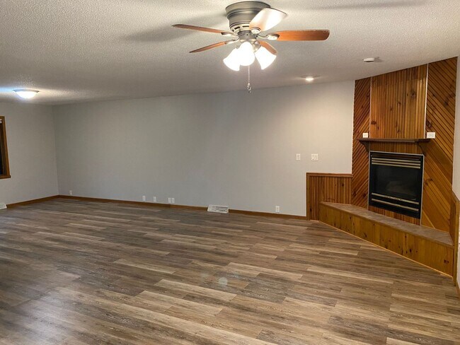 Building Photo - 4407-4409 Forest Valley Rd