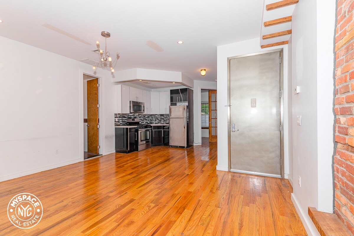 Primary Photo - 1250 Bushwick Ave