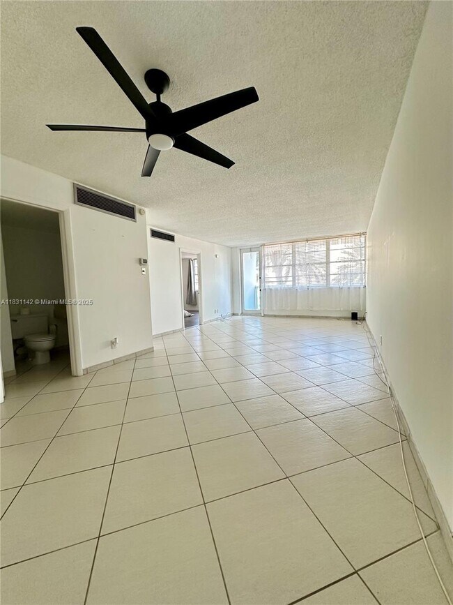Foto del edificio - 6770 Indian Creek Dr