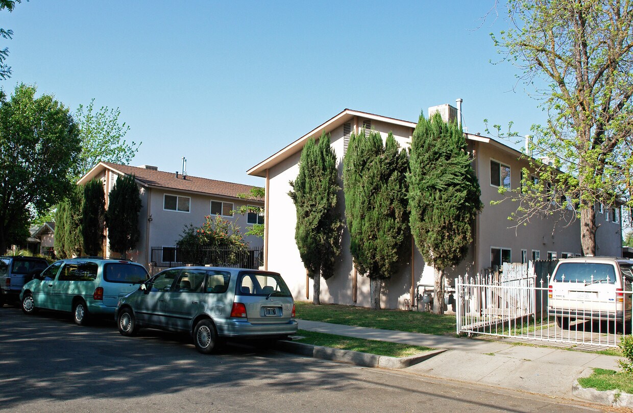 Primary Photo - 609-617 N College Ave