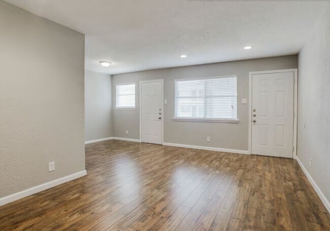 Foto del edificio - 4950 Live Oak St