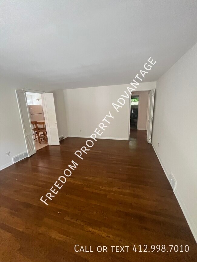 Building Photo - 49 Iroquis Dr-