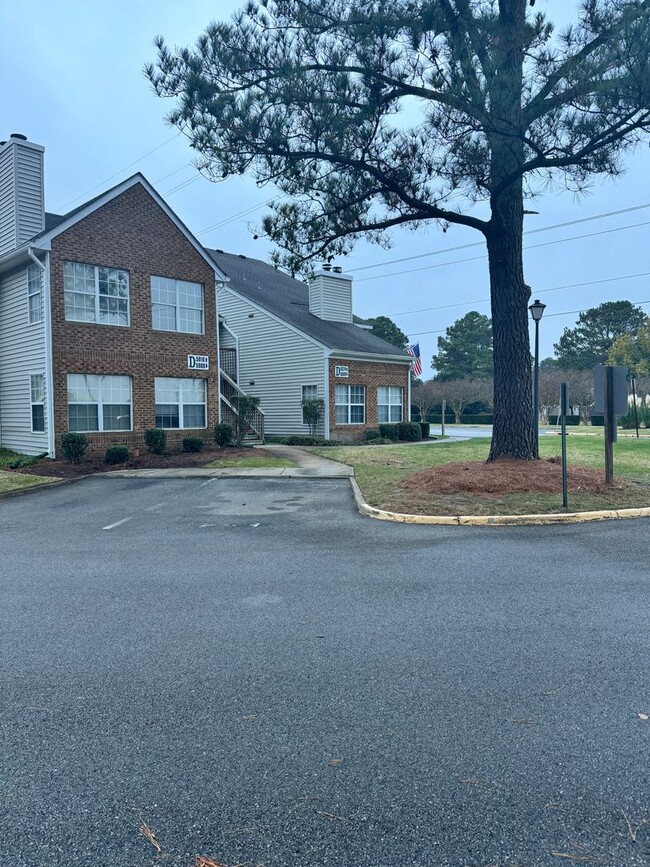 Building Photo - The Villas of Glenwood