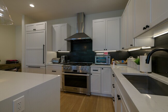 Foto del edificio - 3542 N Southport Ave