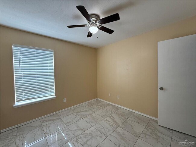 Building Photo - 3016 Nickel Ave