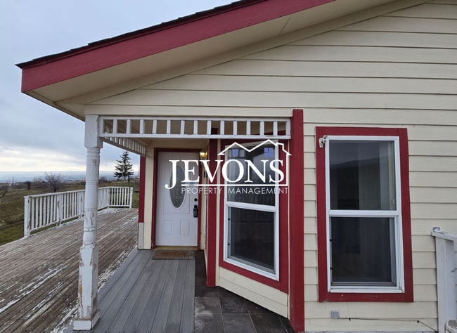 Foto del edificio - Coming soon! Comfortable Selah Residence with Open Living Space and Easy Commuter Access