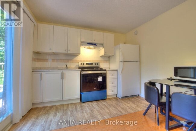Building Photo - 6 Bellbury Crescent
