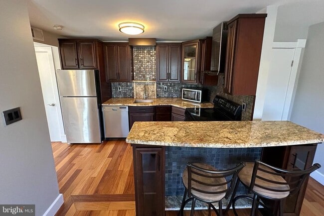 Building Photo - 1800 Dewitt Ave