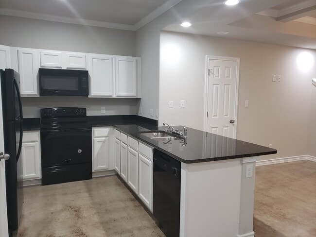 Building Photo - Townhome for rent