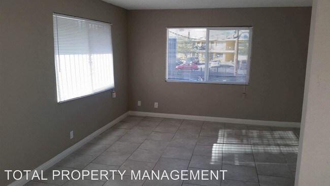 Building Photo - 486 North Cir