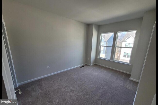 Foto del edificio - 3251 Watershed Blvd