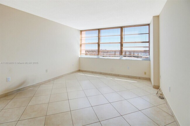Foto del edificio - 18011 Biscayne Blvd
