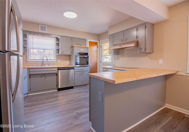 Building Photo - 3311 Dogwood Dr