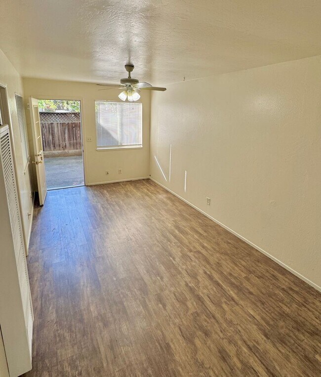 Foto del edificio - 212 W 1st Ave