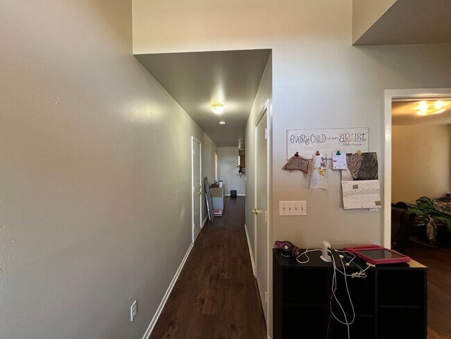 Foto del edificio - Coming Soon! Charming and Contemporary 3-B...