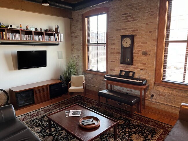 Sala de estar - 289 5th St E