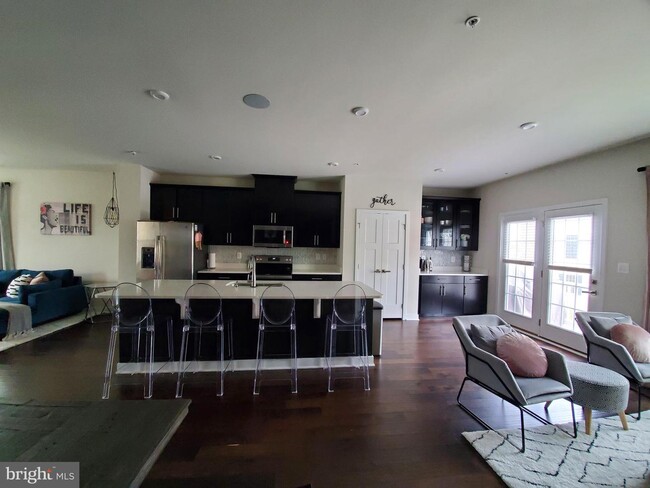 Building Photo - 707 Sky Bridge Dr