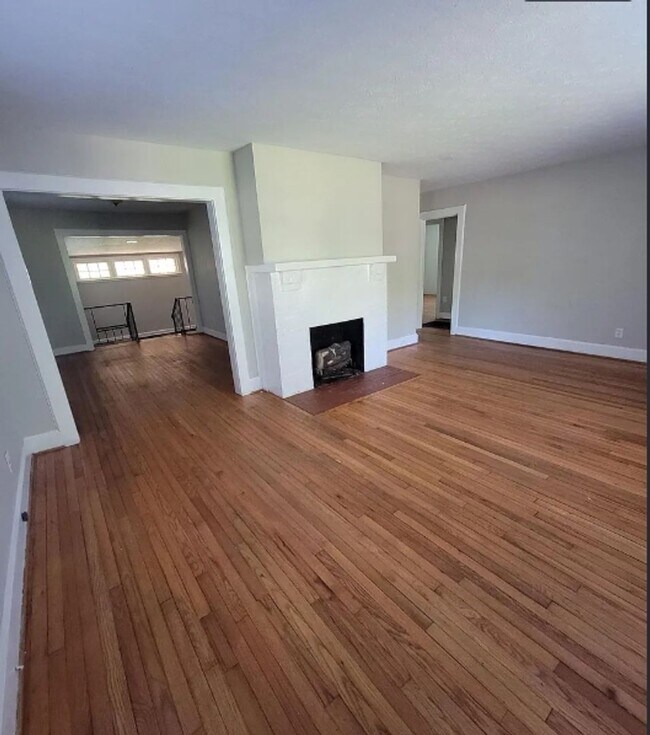 Foto del edificio - Charming 3BR/2BA Home in Anniston – Spacious Living & Prime Location