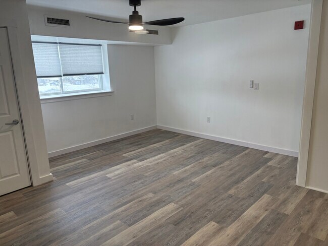 Foto del edificio - 150 N Main St