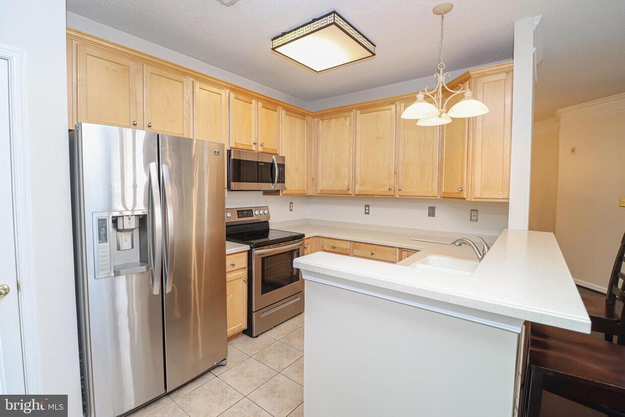 12185 Abington Hall Pl Unit 201, Reston, VA 20190 Room for Rent in