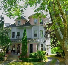 Building Photo - 769 E 19th St