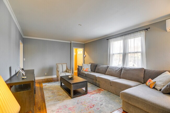 Building Photo - 199 South Road-SI ID1299991P