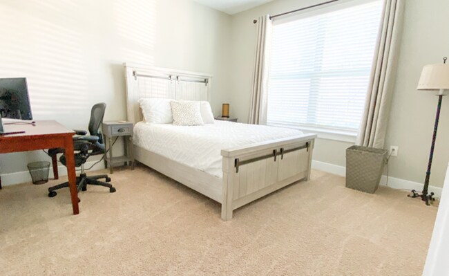 Foto del edificio - 5010 W Broad St NE