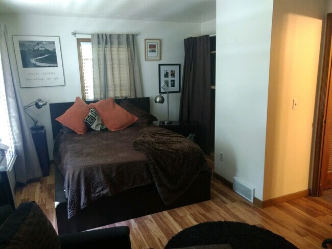 Building Photo - ADORABLE 2 BED/1 BATH IN BOULDER