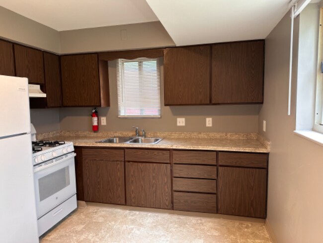 Building Photo - 3813 Elmwood Ave