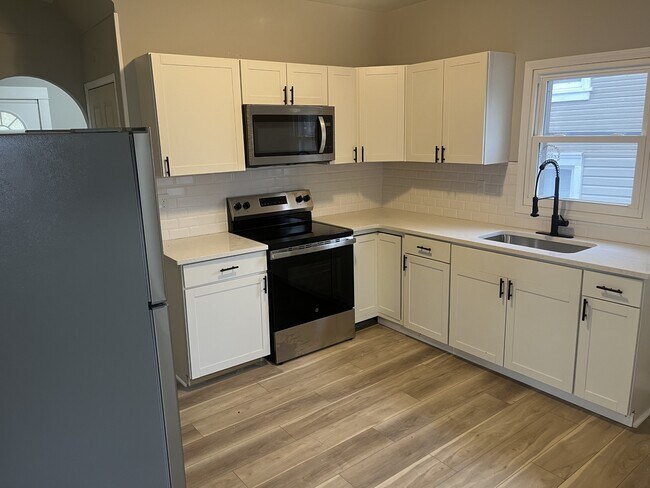 Foto del edificio - 102 N Greenmount Ave