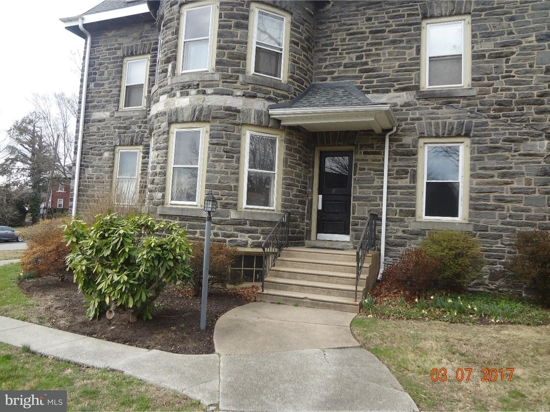 Primary Photo - 14 E Park Rd
