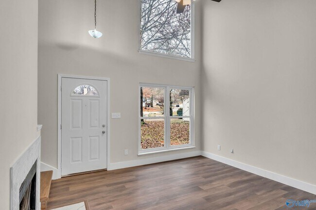 Foto del edificio - 213 Rebecca Pines Dr