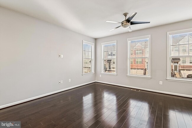 Building Photo - 7523 Holly Ridge Dr