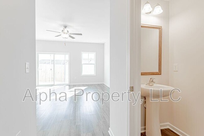 Foto del edificio - 328 Trail Branch Ct.
