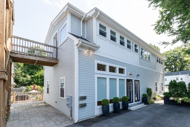 Building Photo - 174 Grampian Way