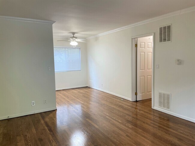 Foto del edificio - 1438 S Barrington Ave