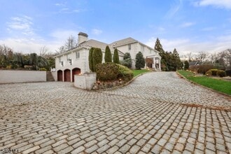 Building Photo - 4 Nottingham Dr