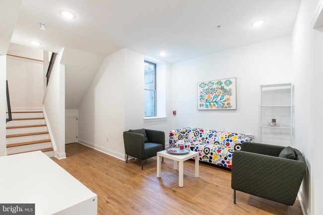 Building Photo - 4059 Baring St