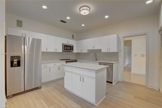 Building Photo - 3 br, 2 bath House - 7628 Elmridge Dr # 10-U