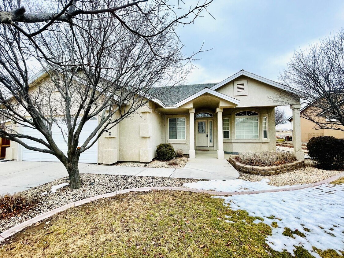 722 Divot Dr, Fernley, NV 89408 House Rental in Fernley, NV