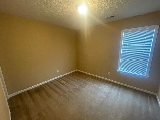 Building Photo - 2817 Valor Dr